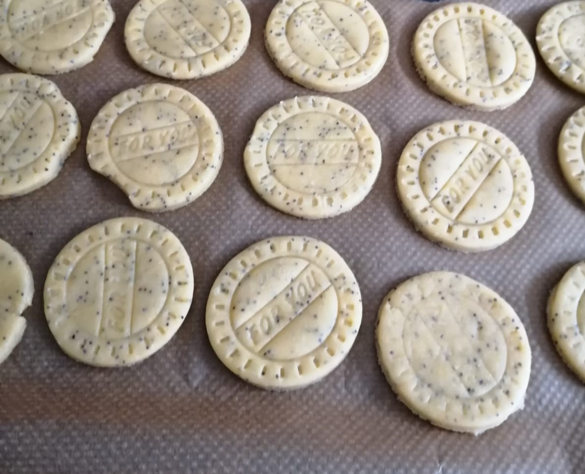 Cookies with poppy seeds